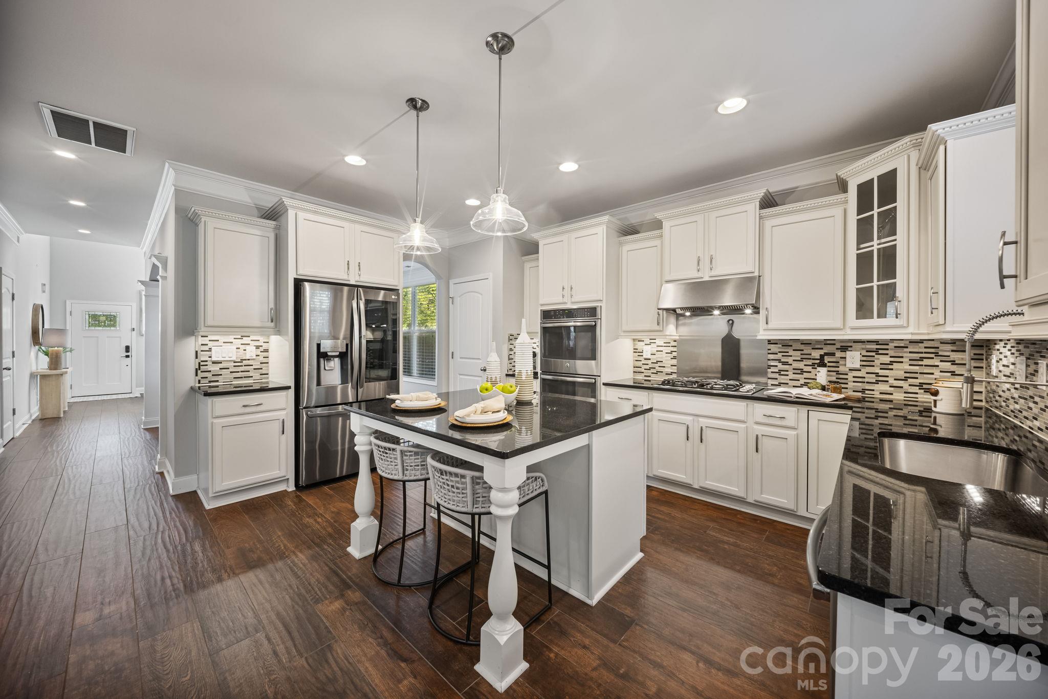 Single Family Residence at 5401 Casper Drive, Charlotte, photo 9 of 48