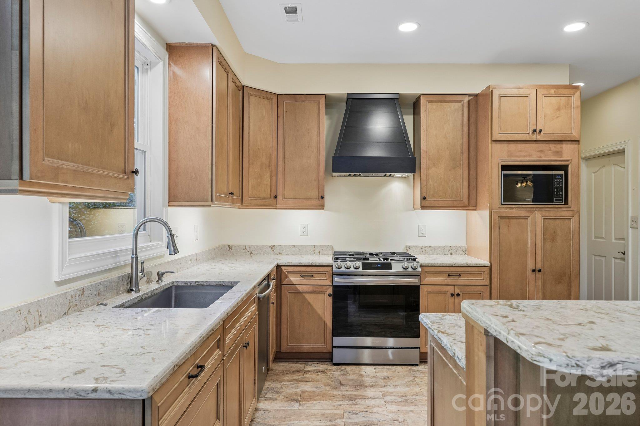 Single Family Residence at 9139 Magnolia Estates Drive, Cornelius, photo 31 of 73