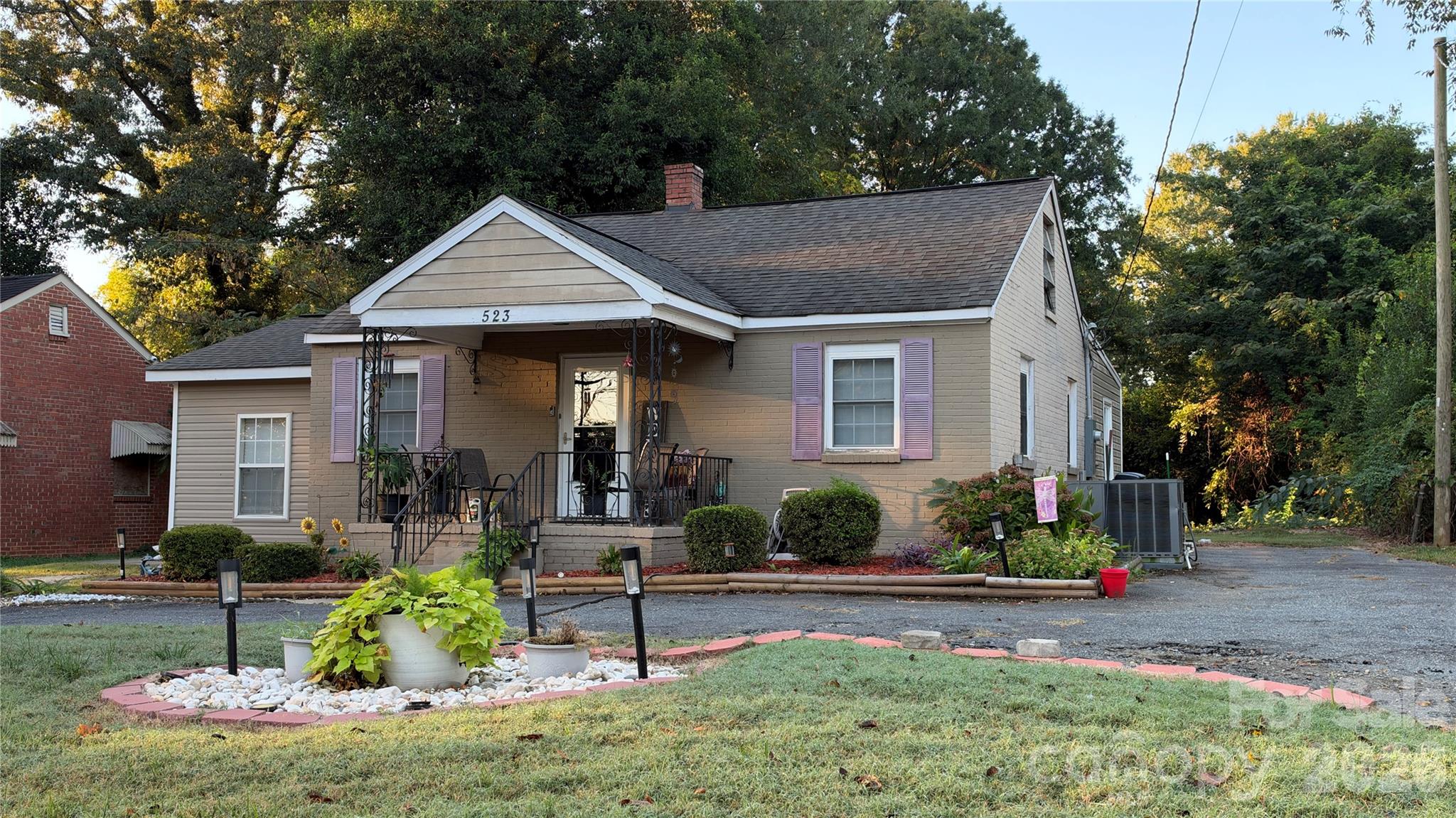 Single Family Residence at 523 W 28th Street, Charlotte, photo 3 of 22