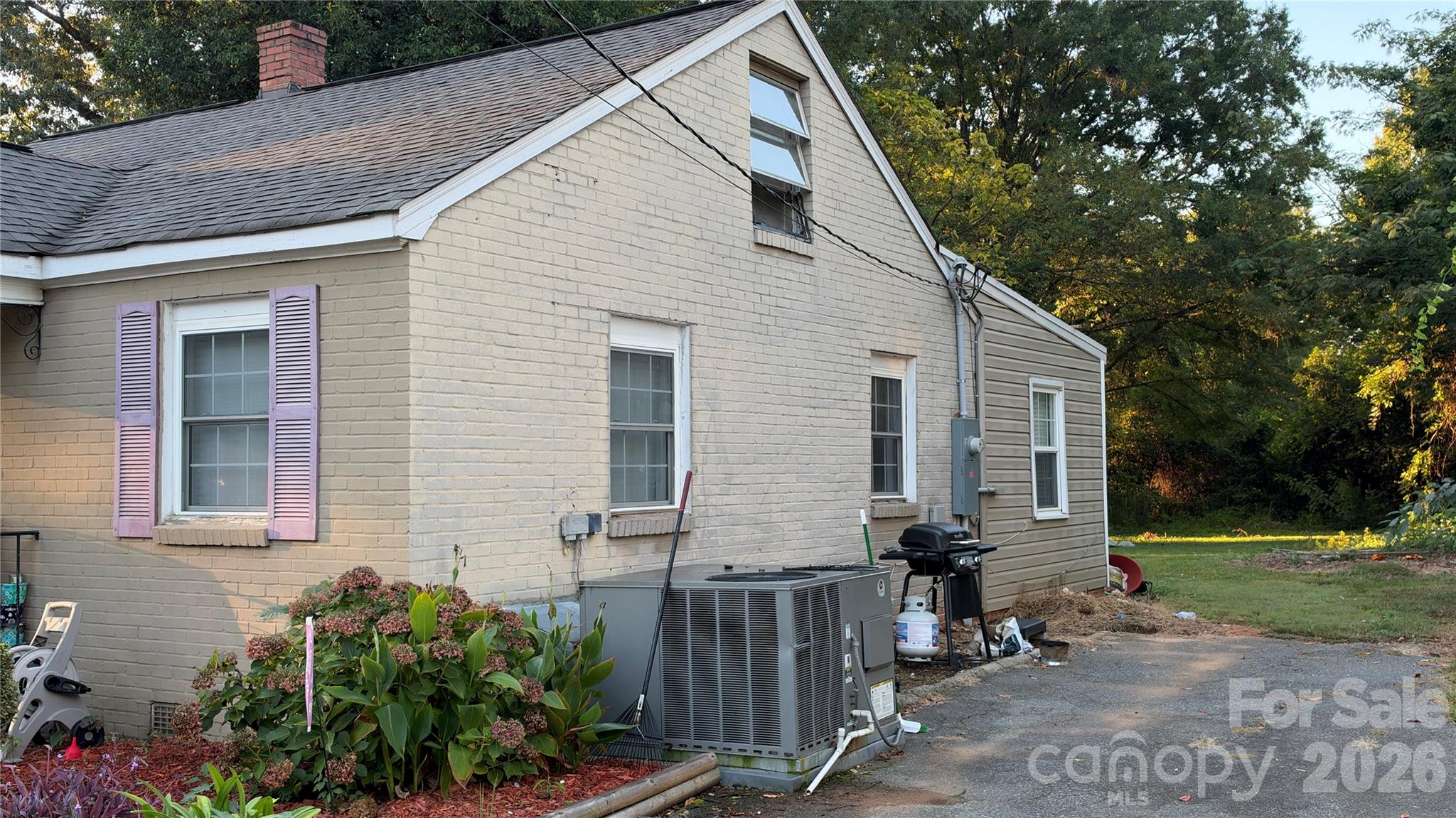 Single Family Residence at 523 W 28th Street, Charlotte, photo 5 of 22
