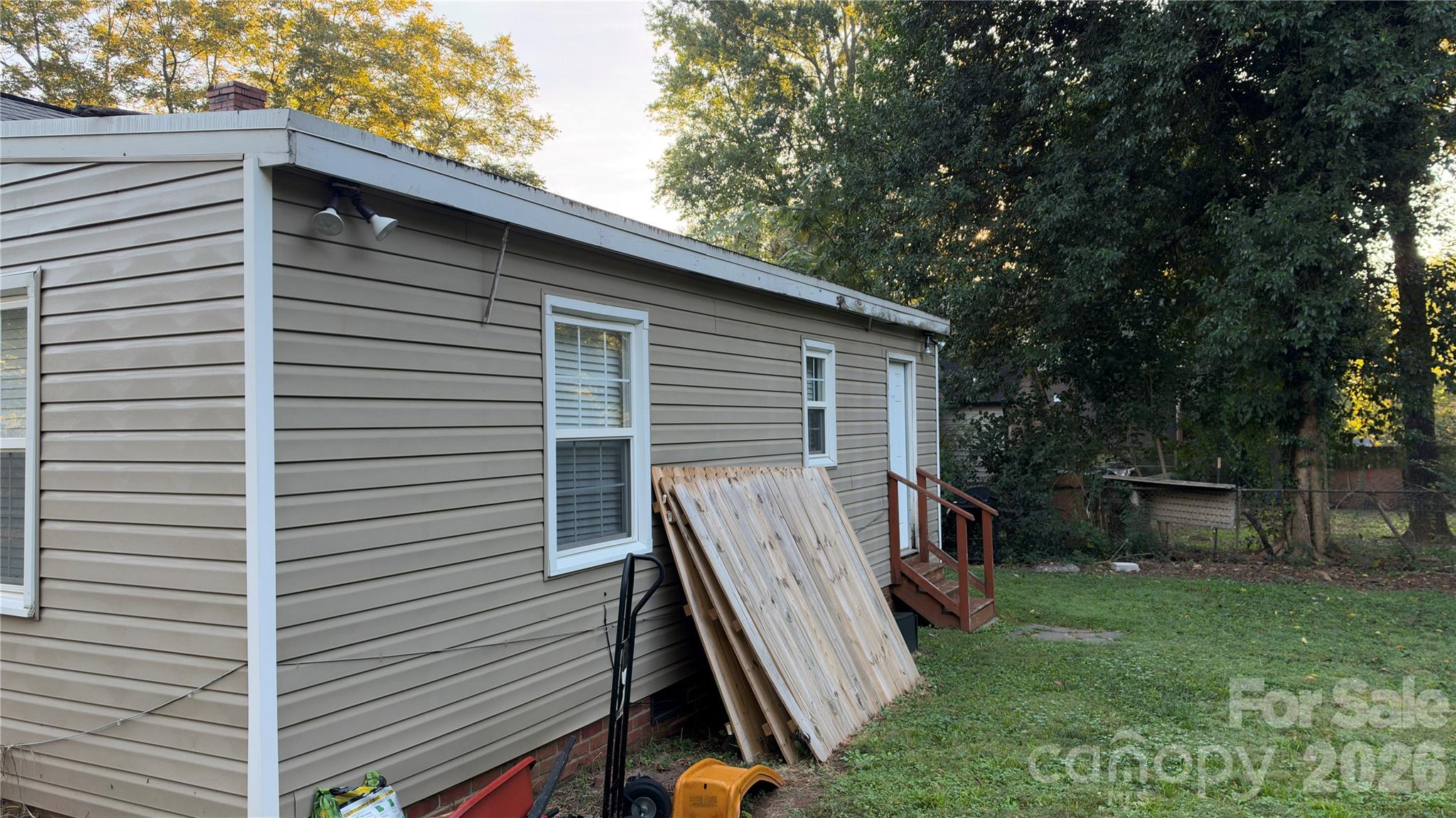Single Family Residence at 523 W 28th Street, Charlotte, photo 9 of 22