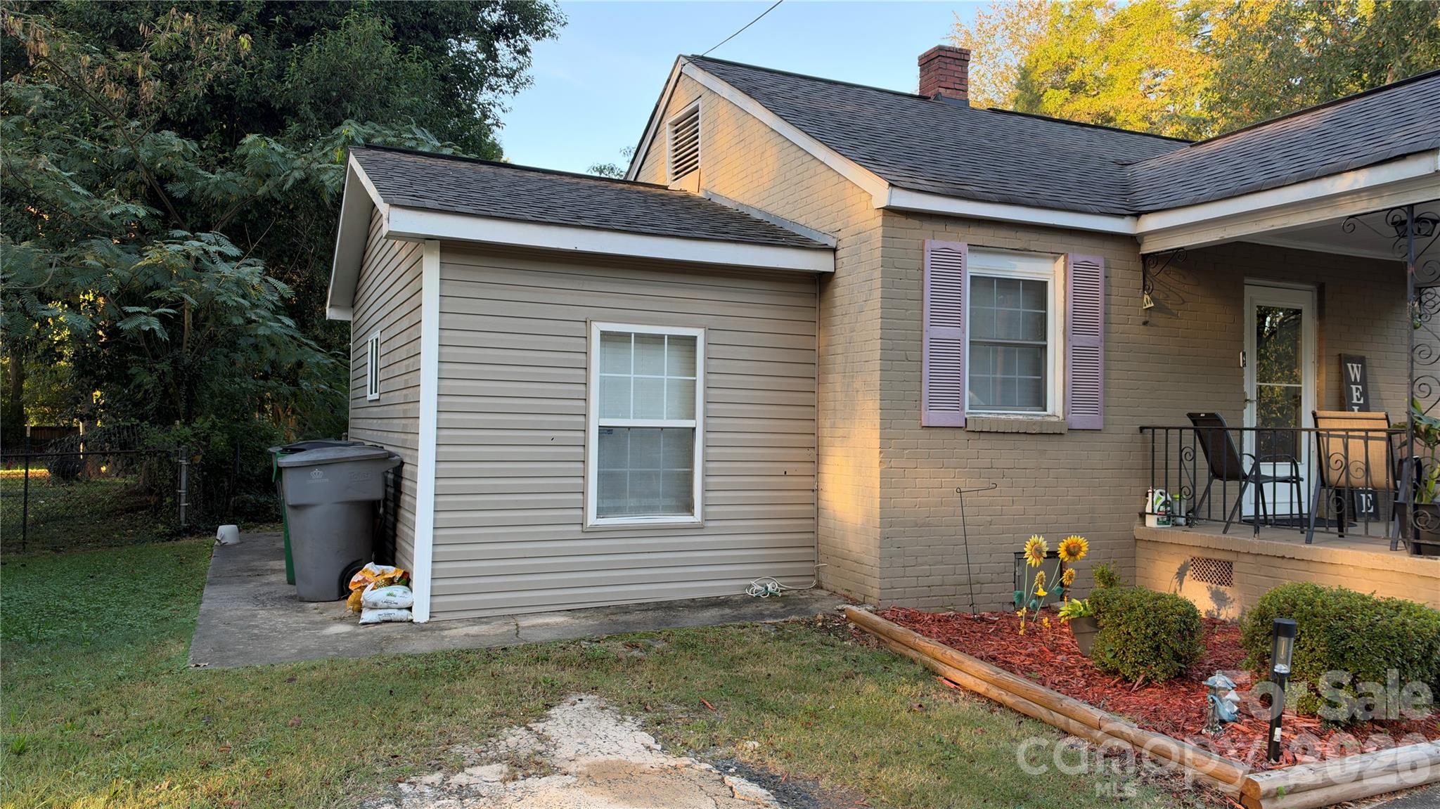 Single Family Residence at 523 W 28th Street, Charlotte, photo 8 of 22
