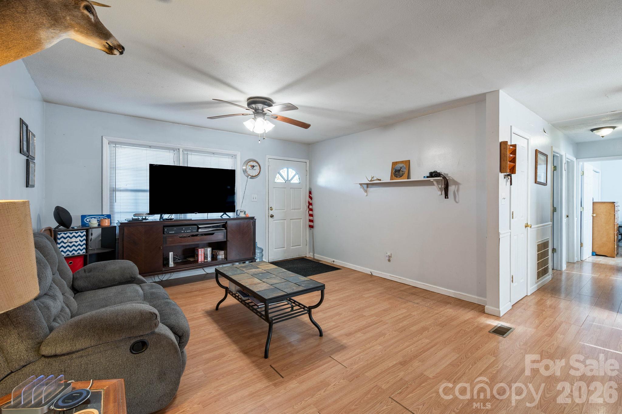 Single Family Residence at 5507 Valley Field Road, Hickory, photo 3 of 31