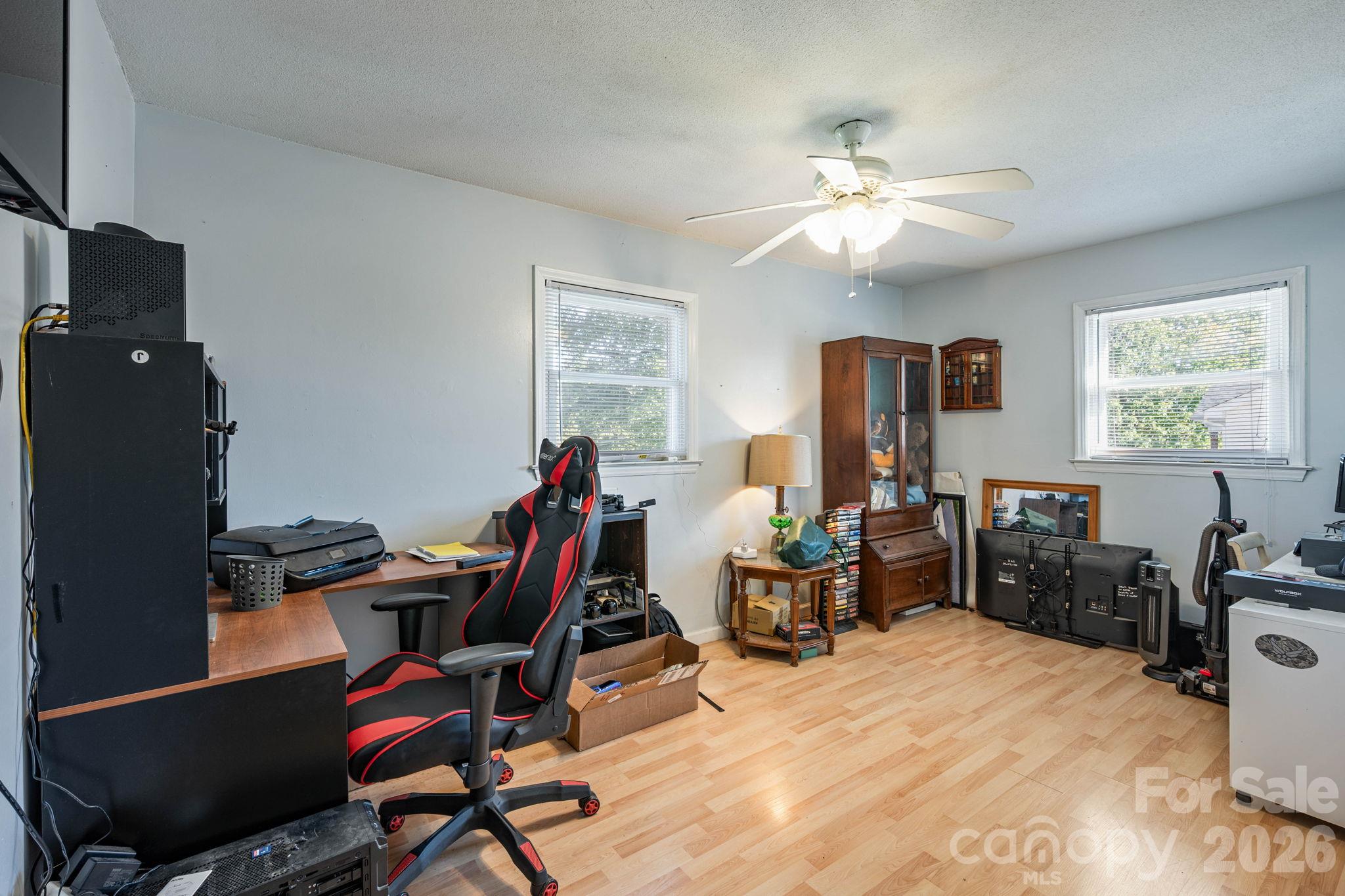 Single Family Residence at 5507 Valley Field Road, Hickory, photo 13 of 31