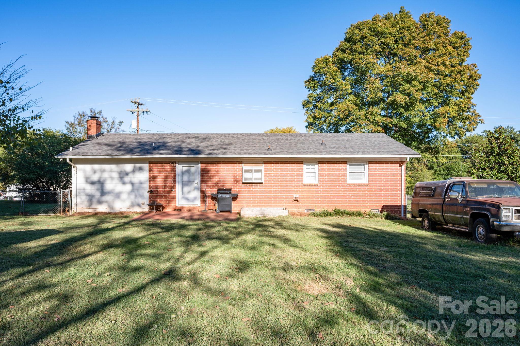 Single Family Residence at 5507 Valley Field Road, Hickory, photo 25 of 31