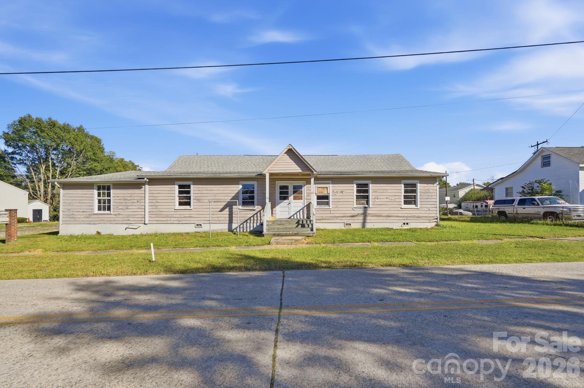 Single Family Residence at 706 Old North Main Street, Clover, photo 3 of 41