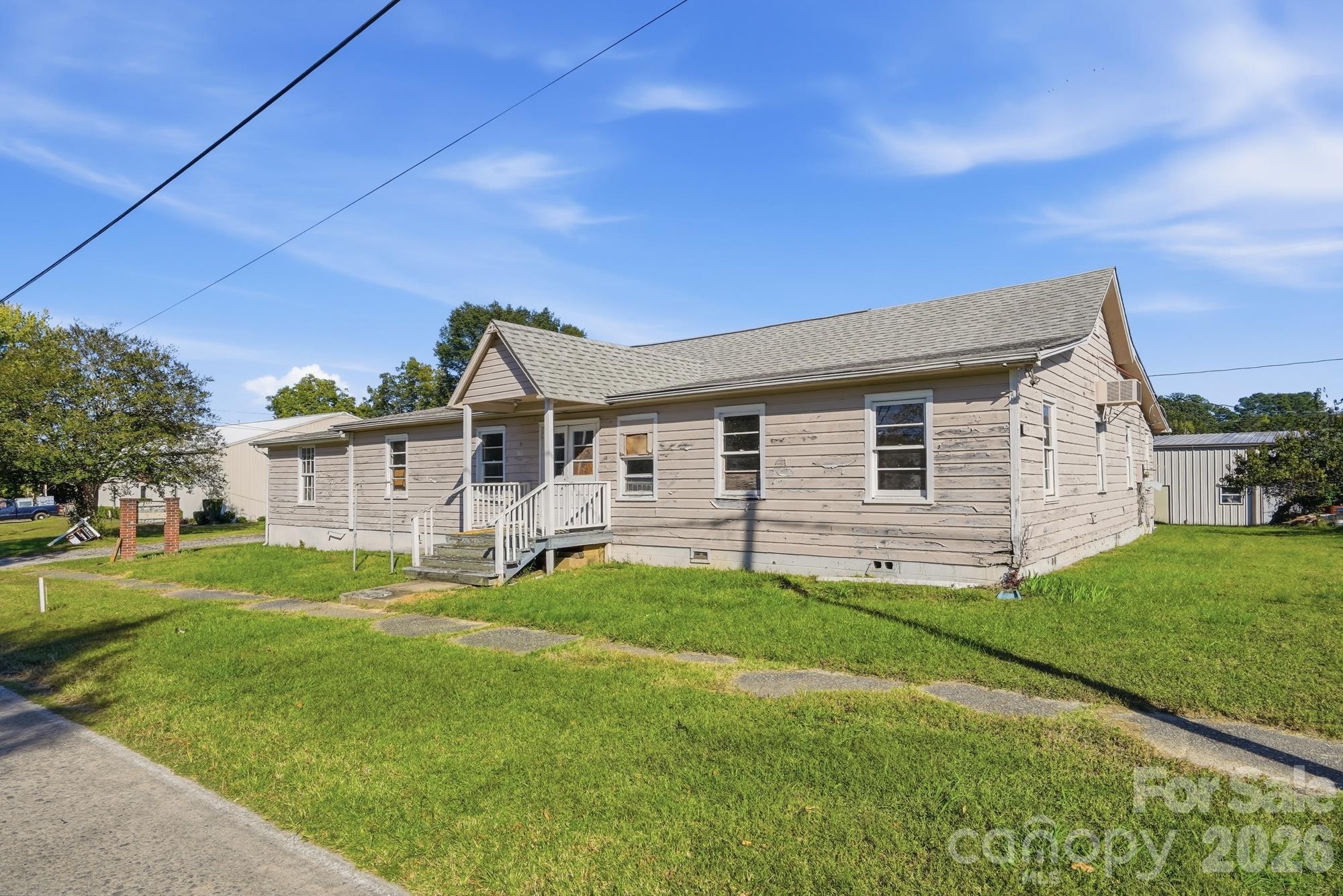 Single Family Residence at 706 Old North Main Street, Clover, photo 4 of 41