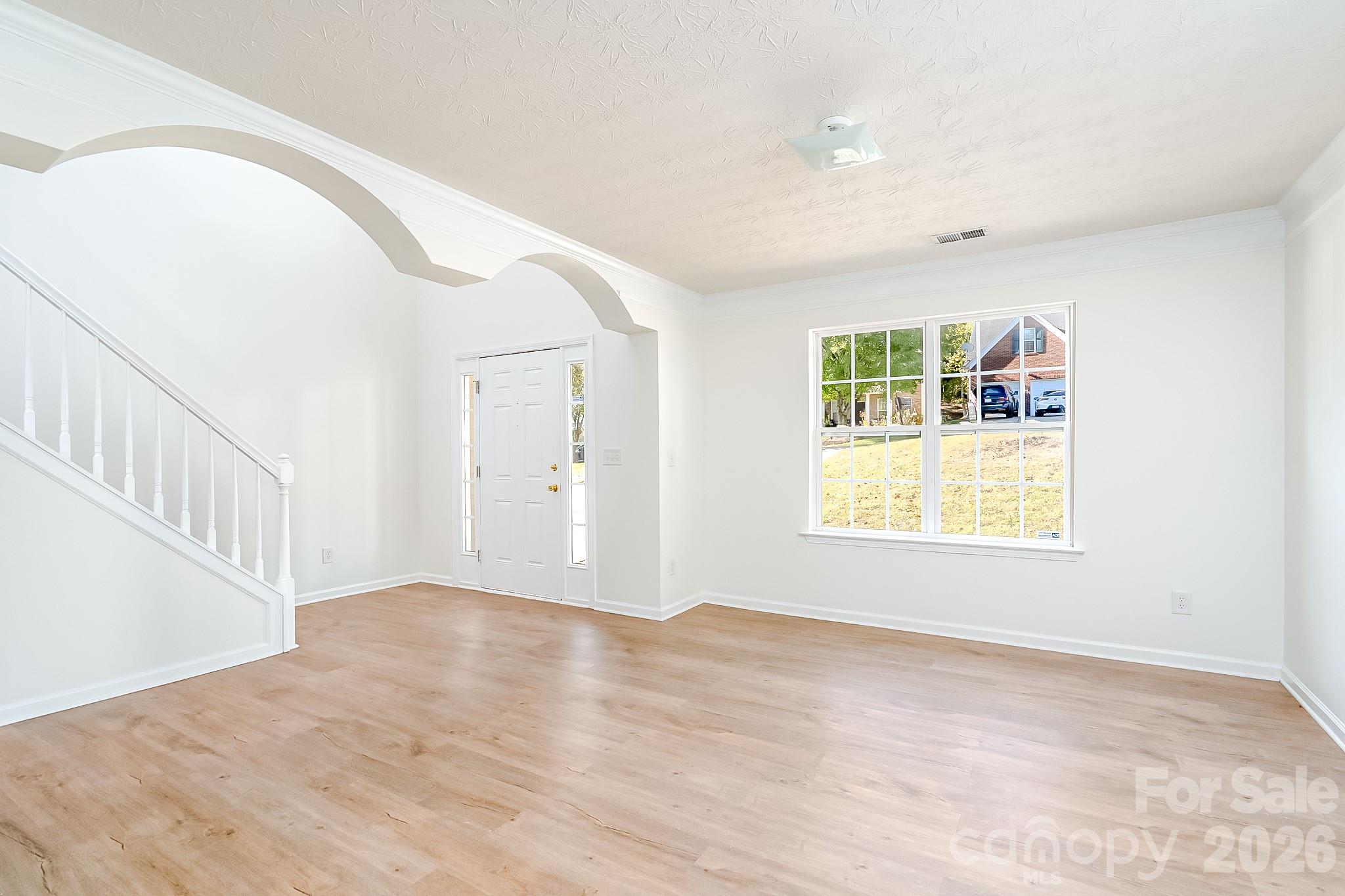 Single Family Residence at 5124 Eagle Creek Drive, Charlotte, photo 10 of 42