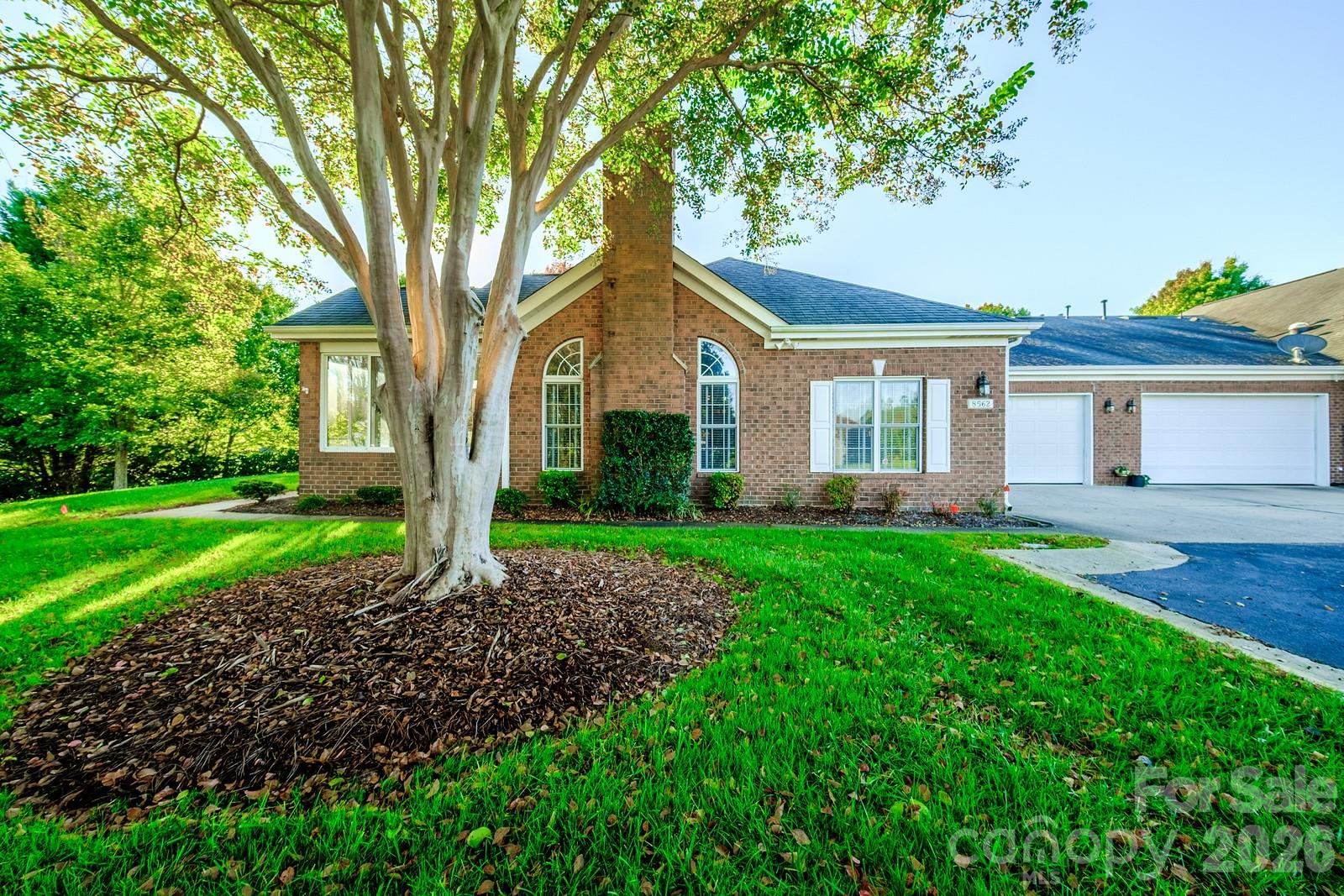Condominium at 8562 Highland Glen Drive, Charlotte, photo 3 of 24