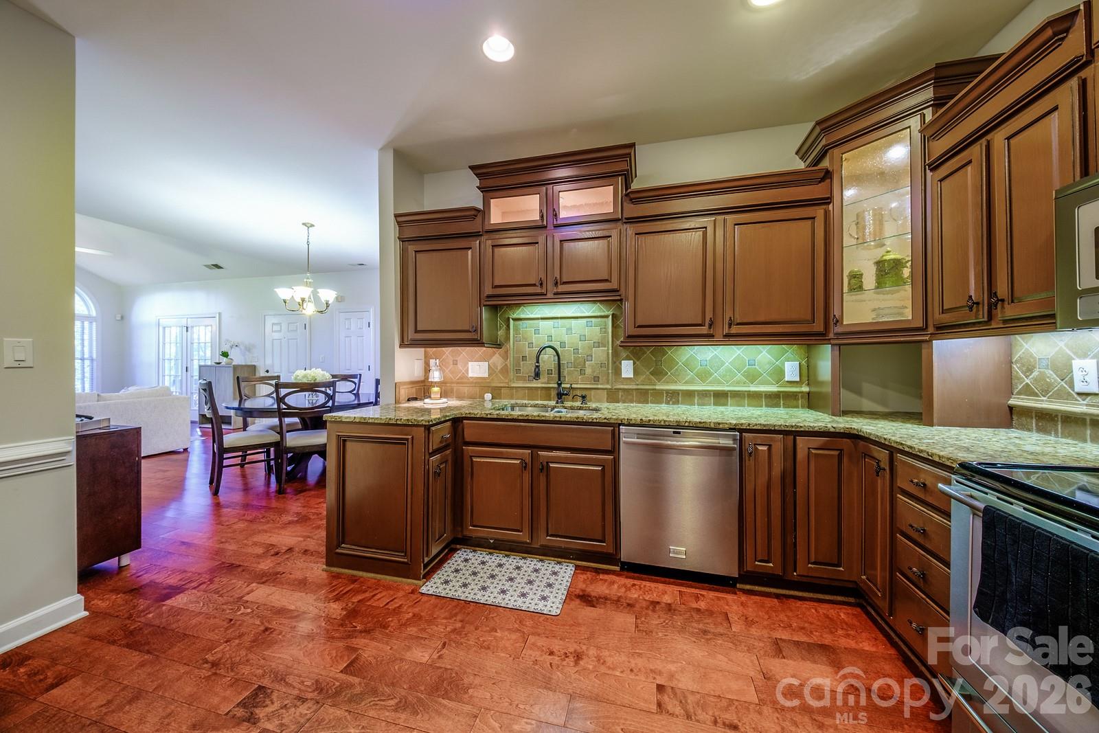 Condominium at 8562 Highland Glen Drive, Charlotte, photo 8 of 24
