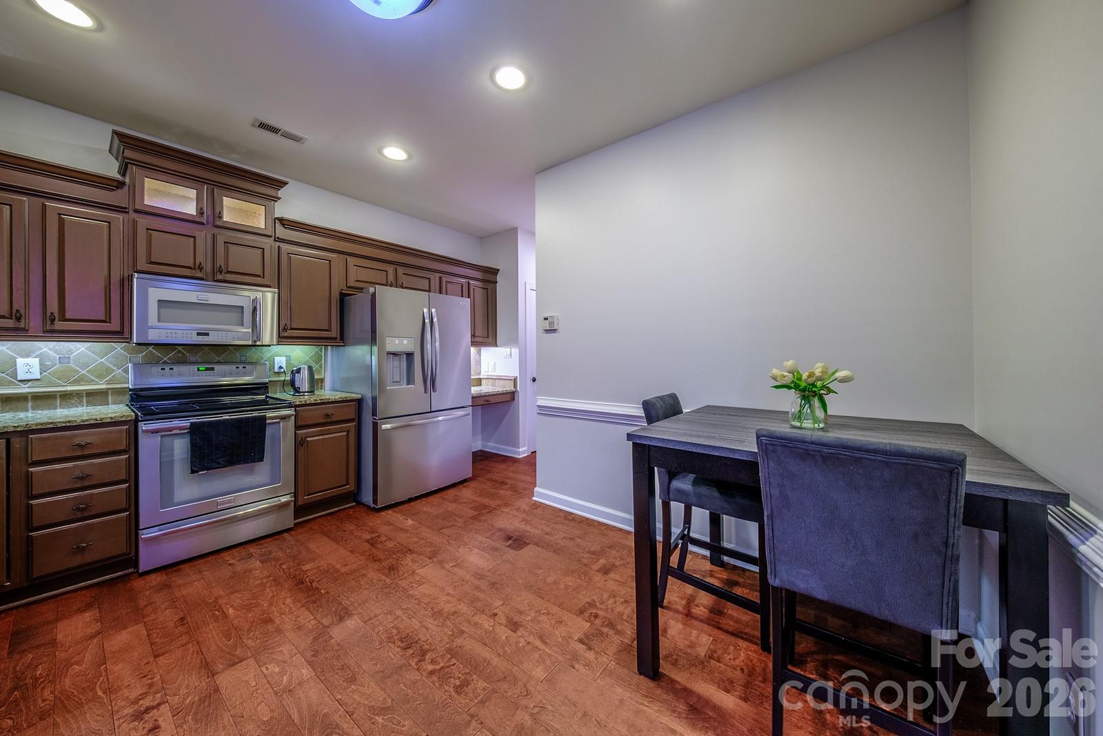Condominium at 8562 Highland Glen Drive, Charlotte, photo 10 of 24
