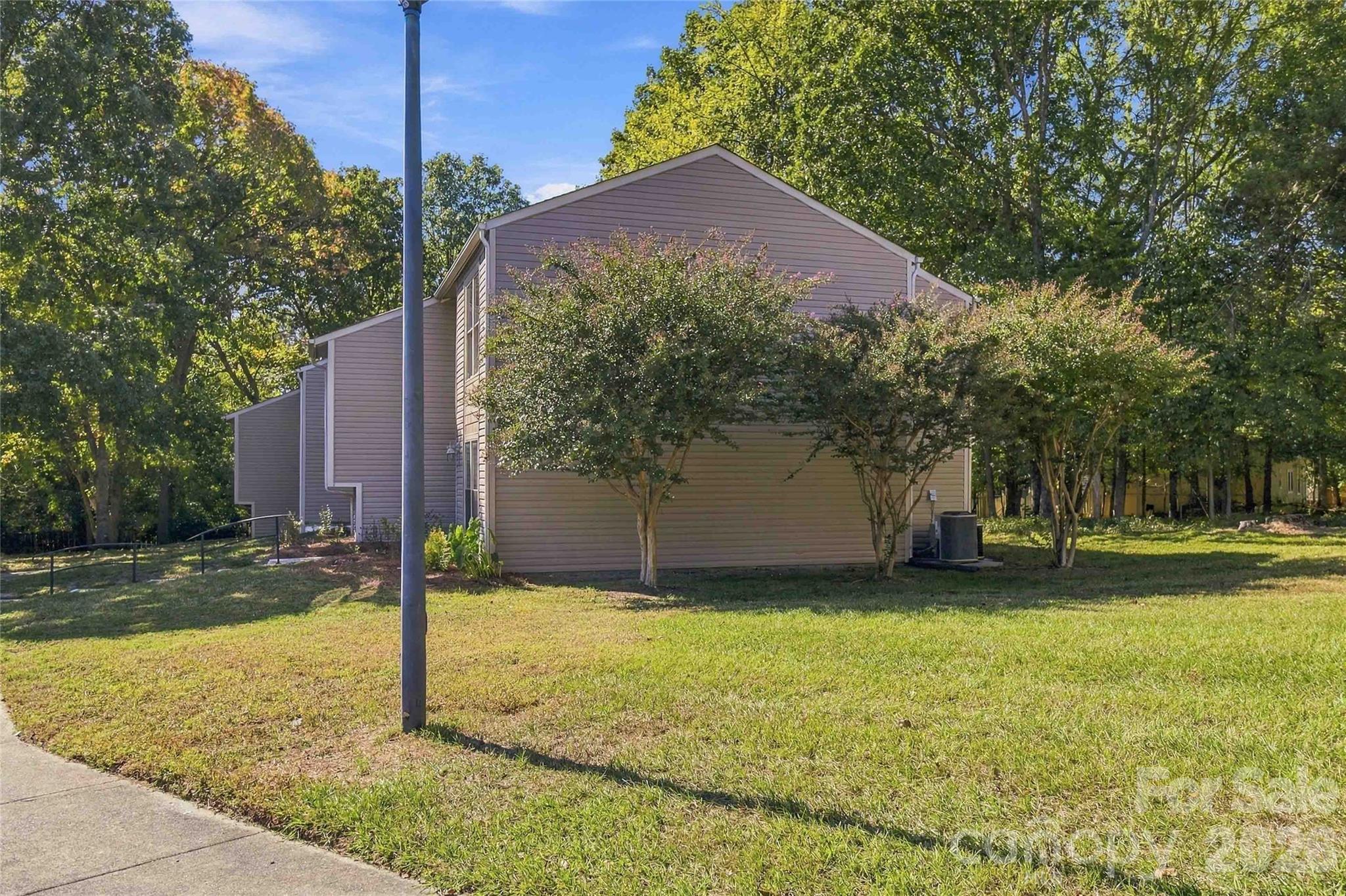 Condominium at 11080 Cedar View Road, Charlotte, photo 4 of 47