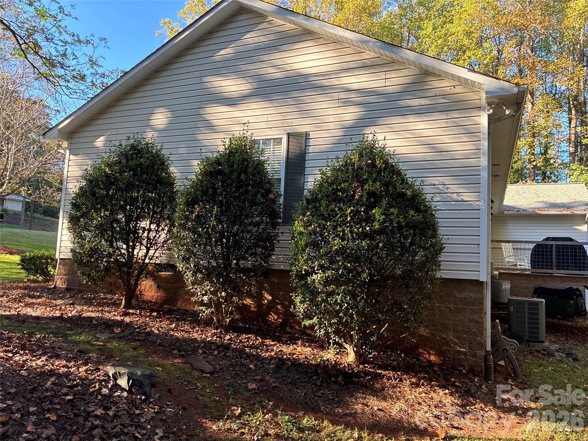Single Family Residence at 341 S Main Street, New London, photo 9 of 40