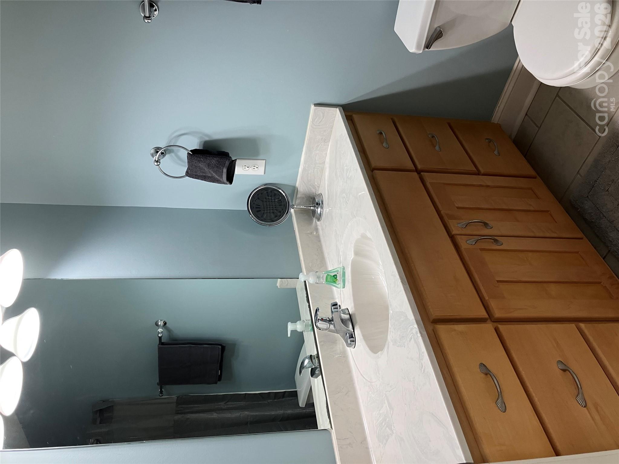 Guest full bathroom - 341 S Main Street, New London