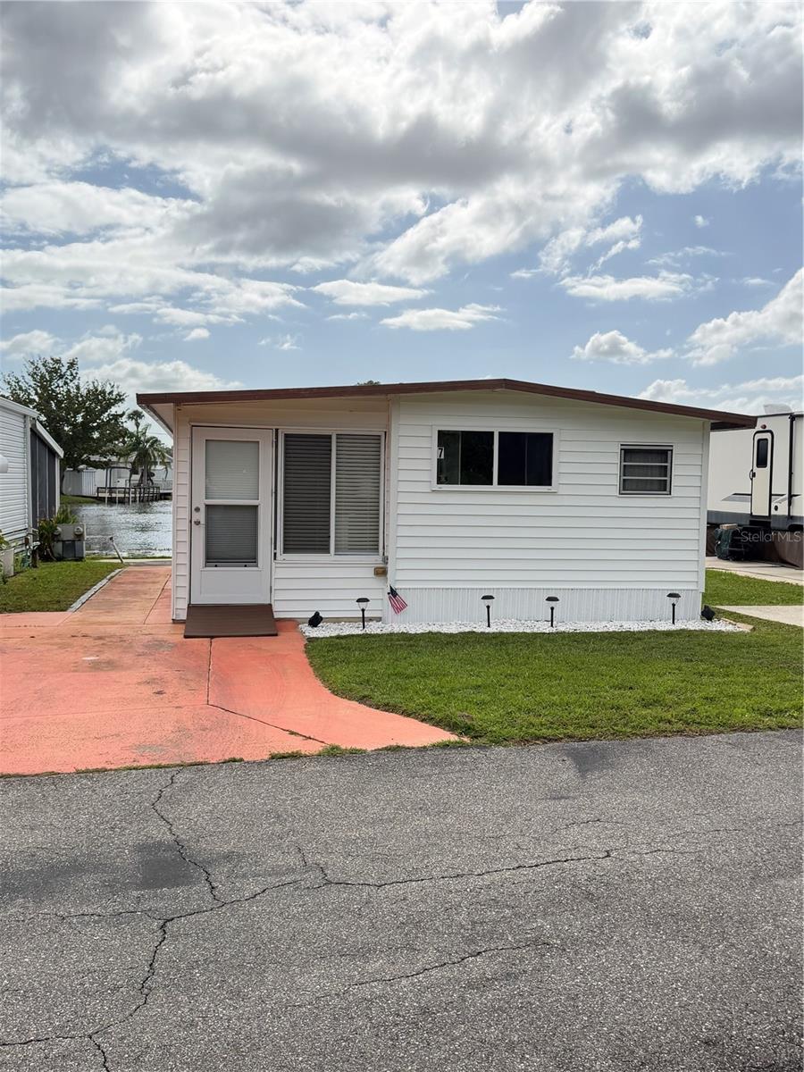 7 PINE DR