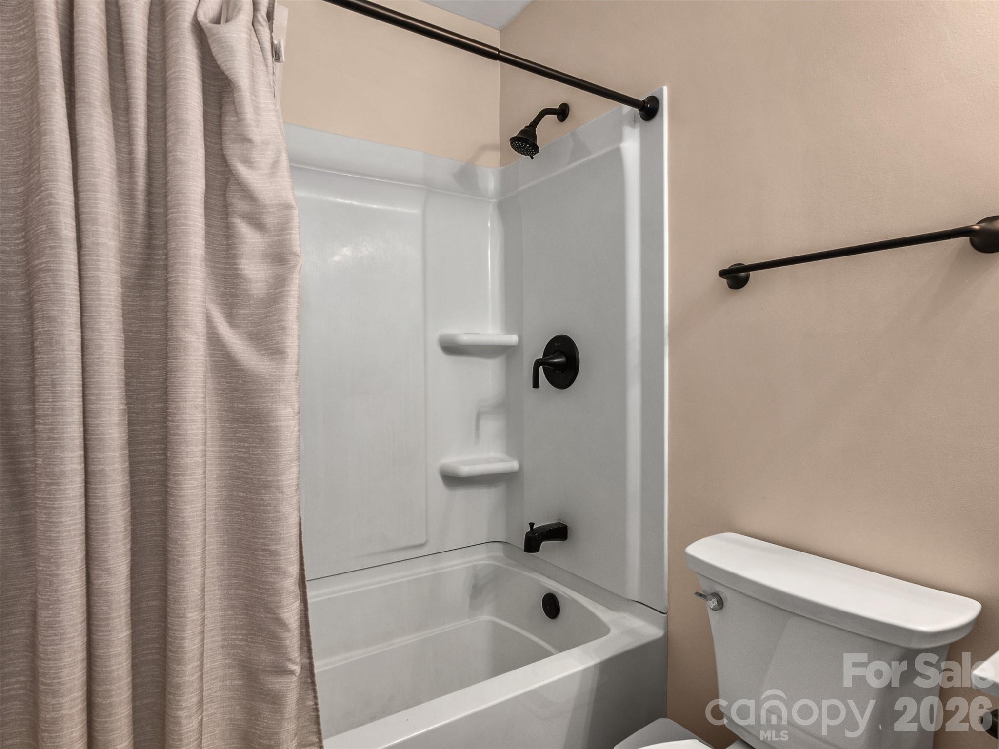 Hall Bath - 110 Shelly Drive, Hendersonville