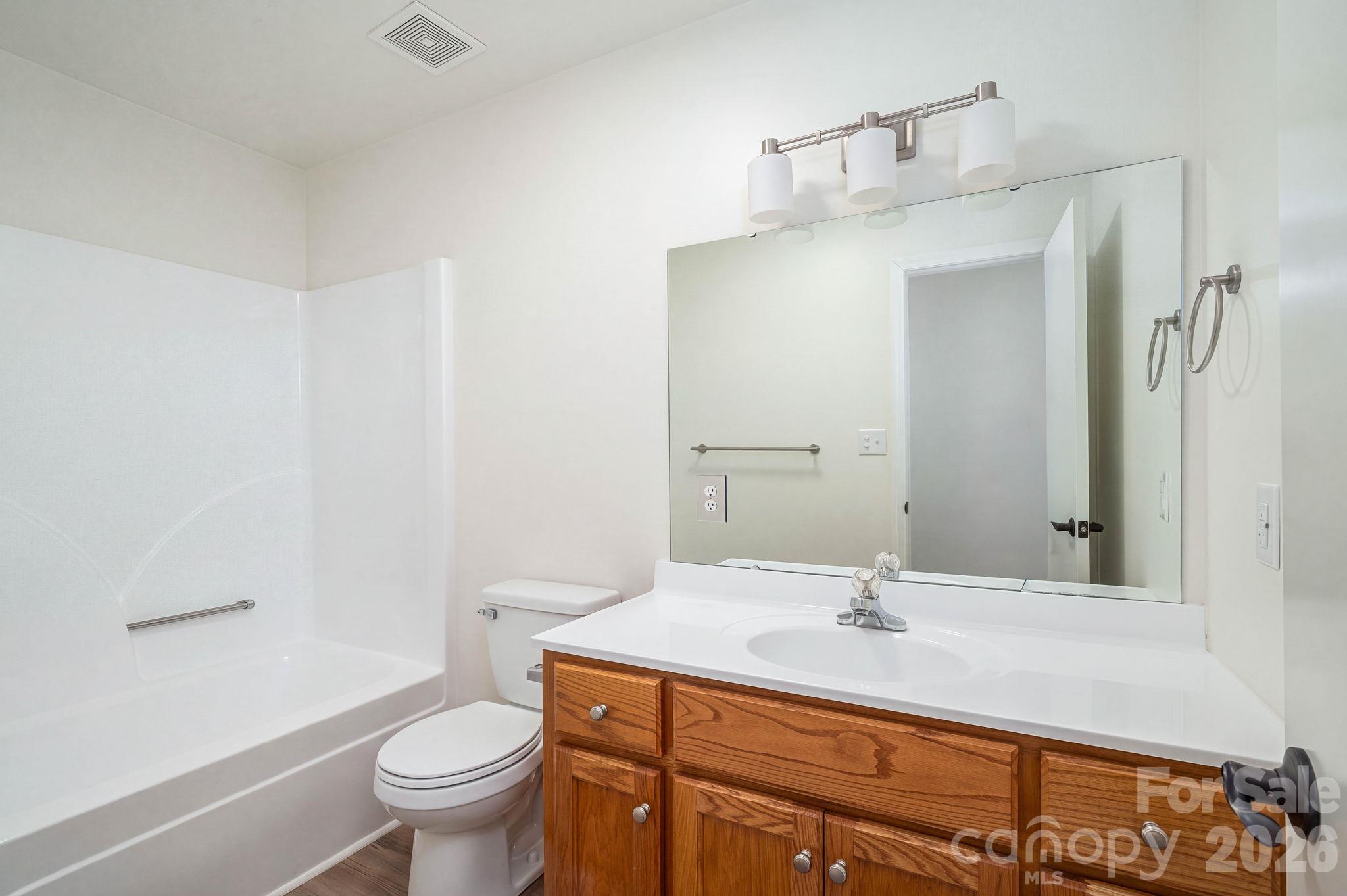 Full hall bath - 4510 Western Sky Court, Lincolnton