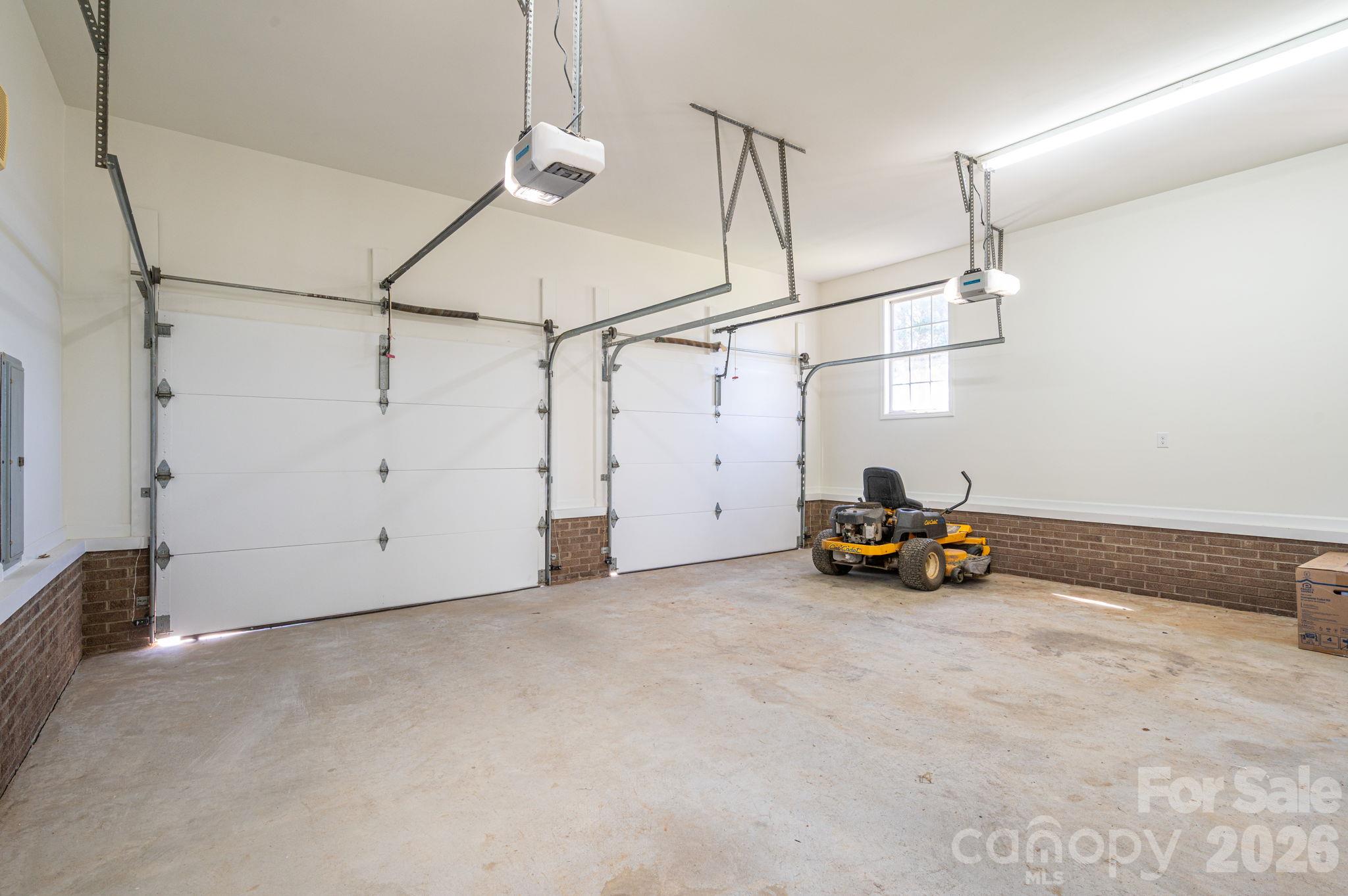 attached garage - 4510 Western Sky Court, Lincolnton