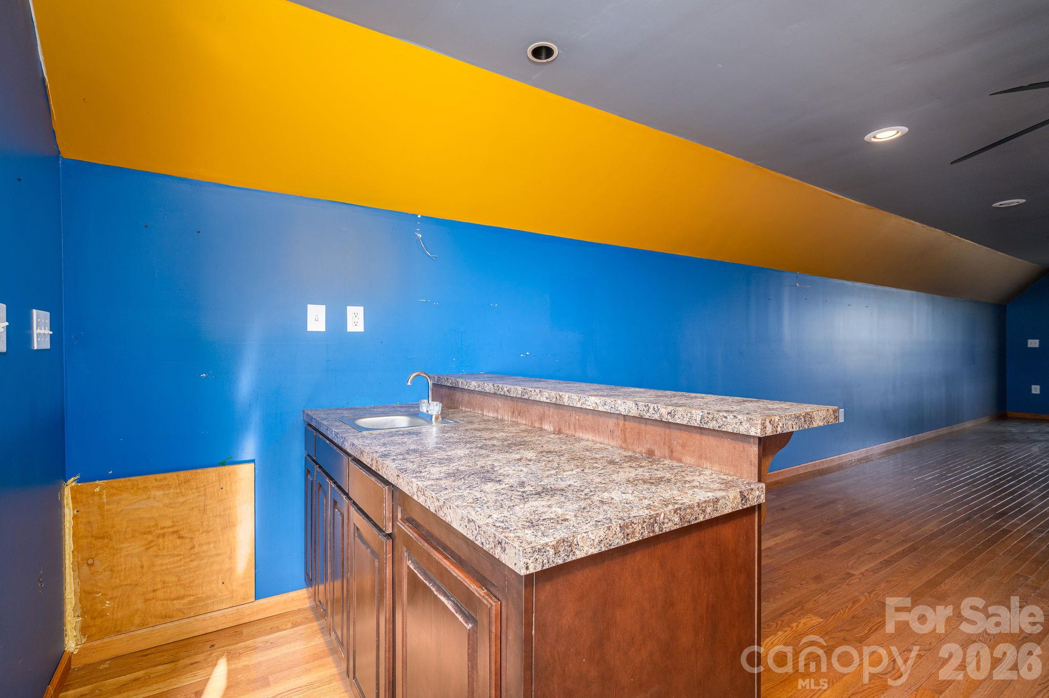 Wet bar - 4510 Western Sky Court, Lincolnton