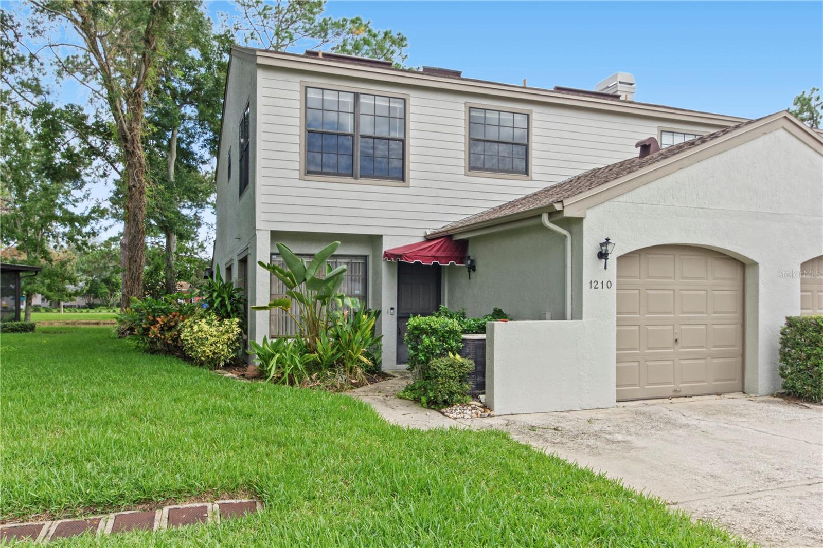 1210 HOUNDS RUN