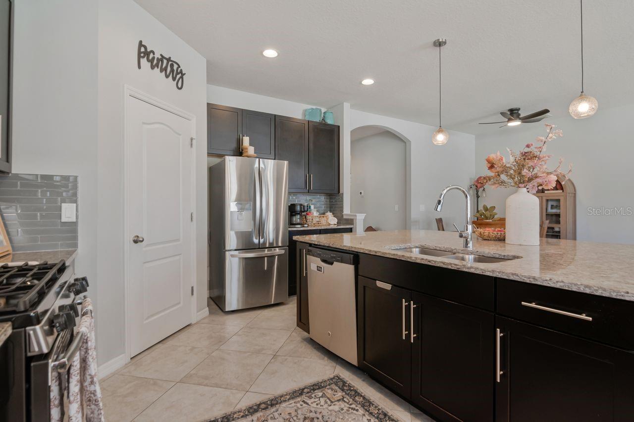 Lots of storage here! - 11143 SPRING POINT CIR, RIVERVIEW