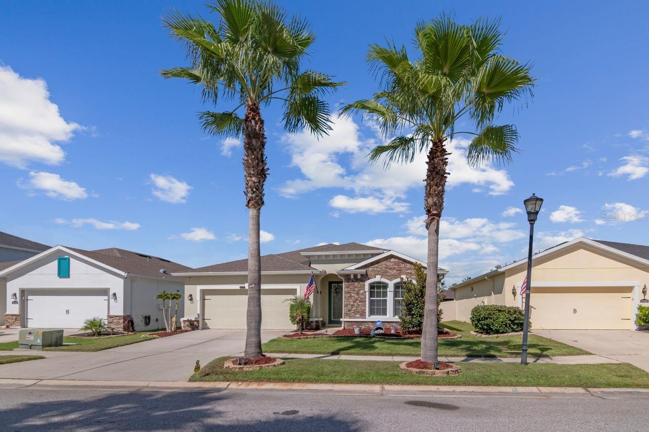 You can walk or drive to the Community pool and fitness center. Side walked community perfect for walking pets and people! - 11143 SPRING POINT CIR, RIVERVIEW