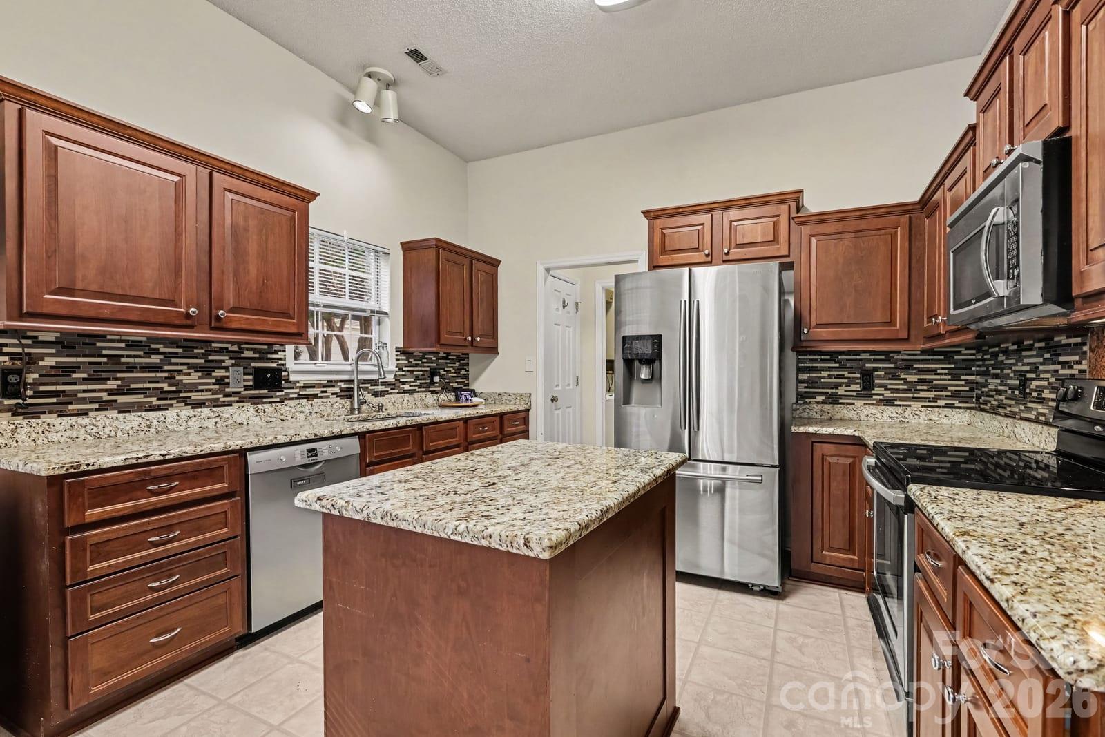 Single Family Residence at 8524 Albury Walk Lane, Charlotte, photo 4 of 33