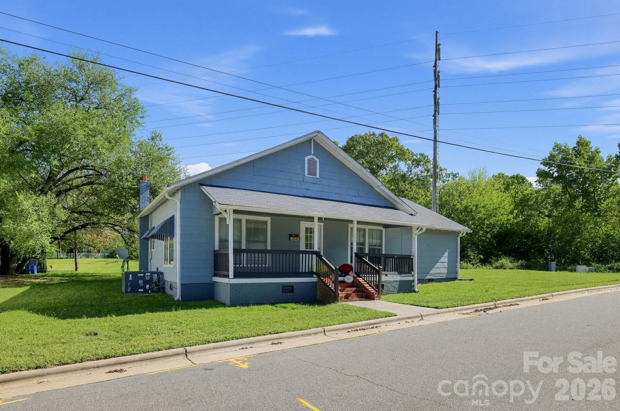 Single Family Residence at 406 Doster Avenue, Mooresville, photo 2 of 28