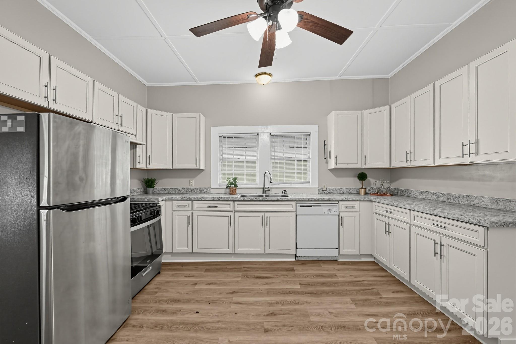 Single Family Residence at 406 Doster Avenue, Mooresville, photo 7 of 28