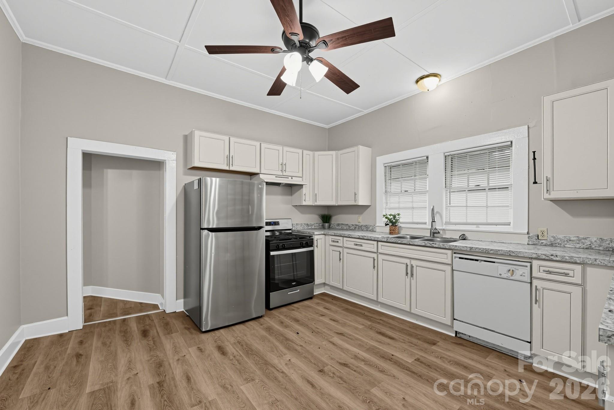 Single Family Residence at 406 Doster Avenue, Mooresville, photo 8 of 28