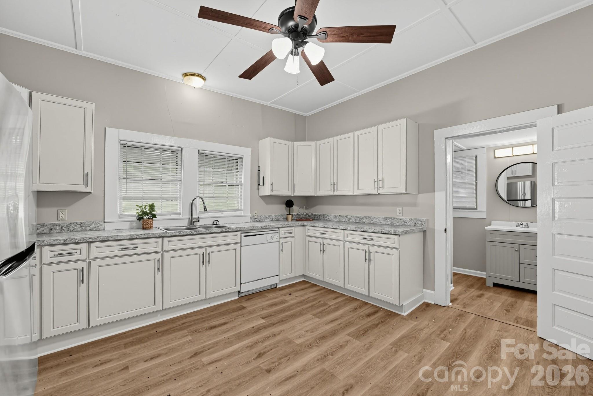 Single Family Residence at 406 Doster Avenue, Mooresville, photo 10 of 28