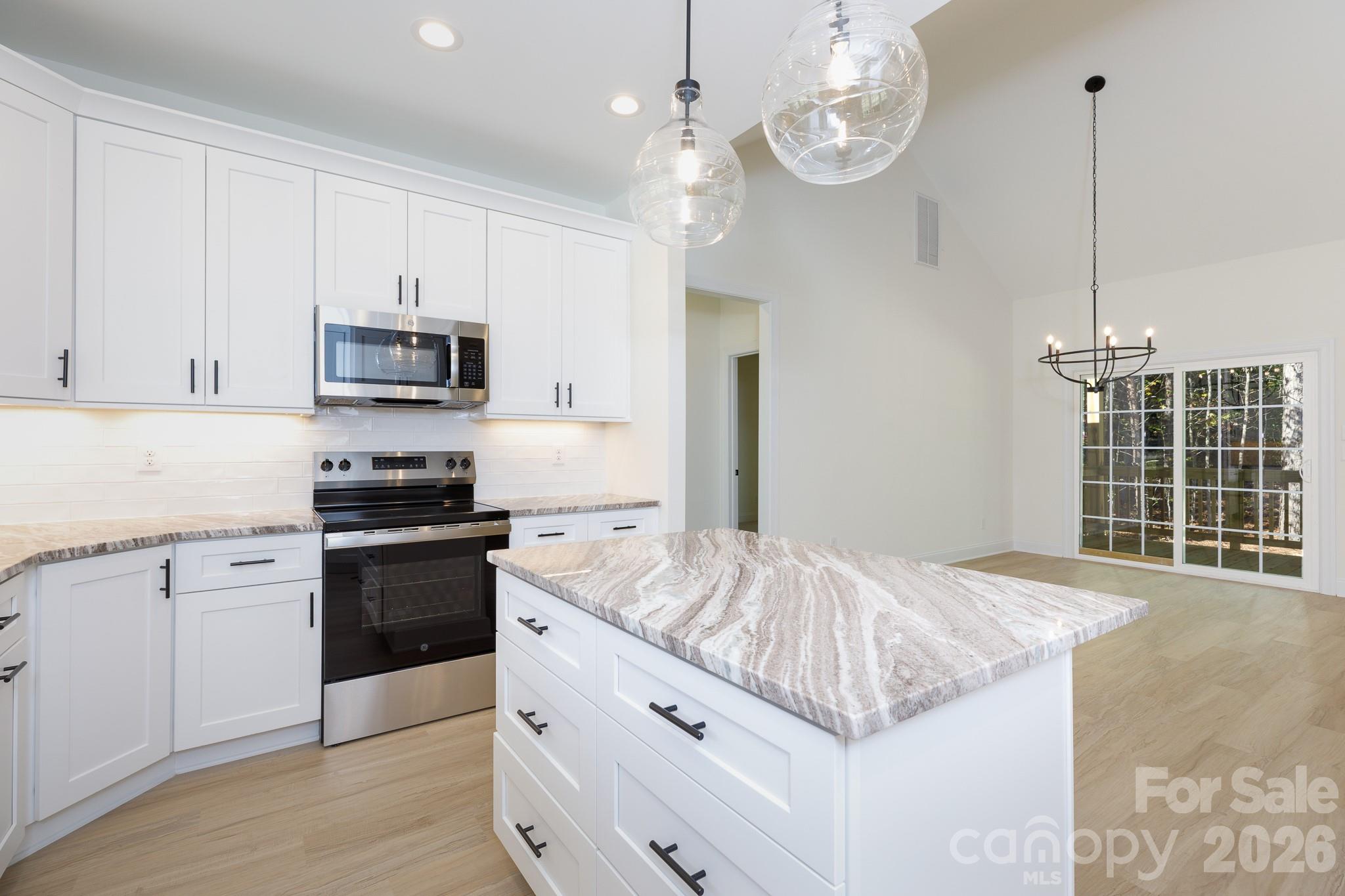 Single Family Residence at 2030 Hunters Creek Lane, Rock Hill, photo 12 of 32