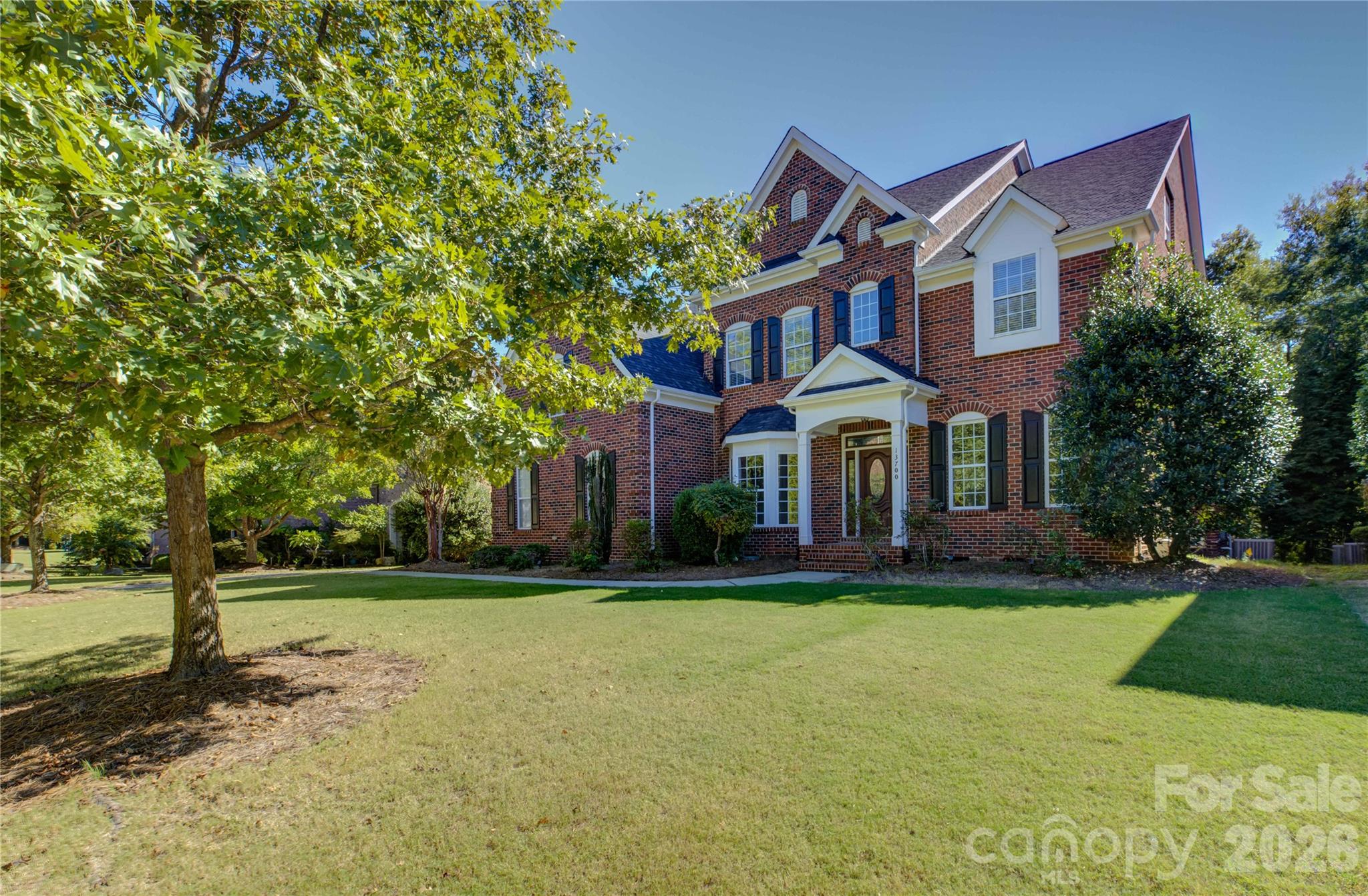 Single Family Residence at 13700 Glen Abbey Drive, Charlotte, photo 3 of 50