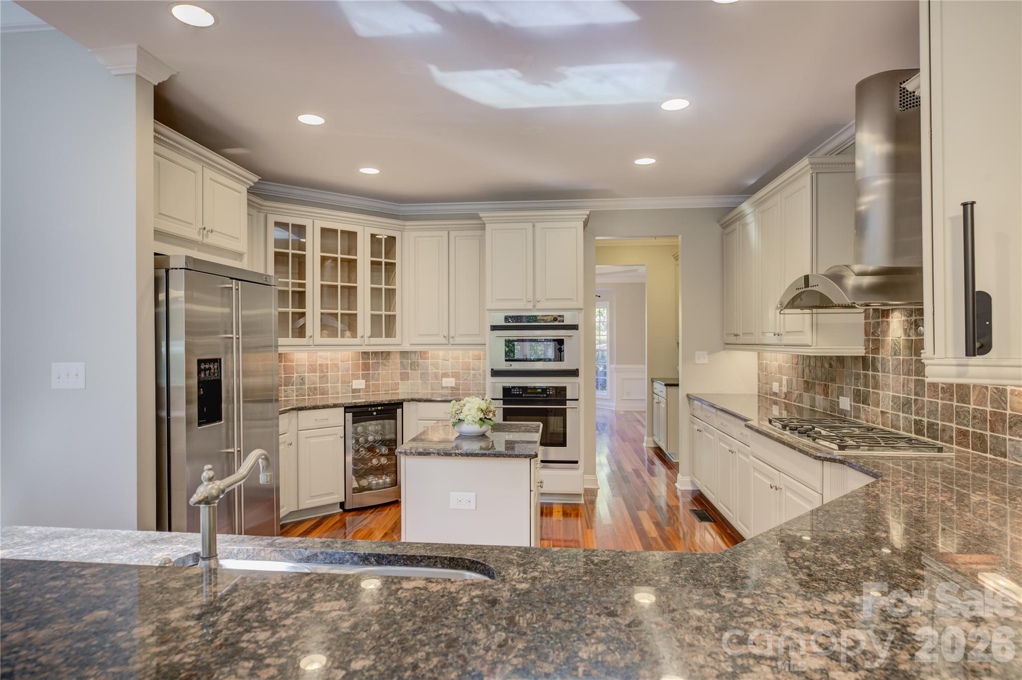Stunning kitchen - 13700 Glen Abbey Drive, Charlotte