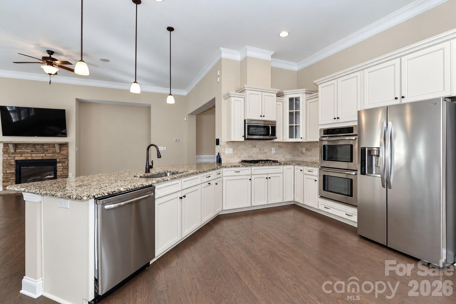 Single Family Residence at 161 Blueview Road, Mooresville, photo 4 of 46