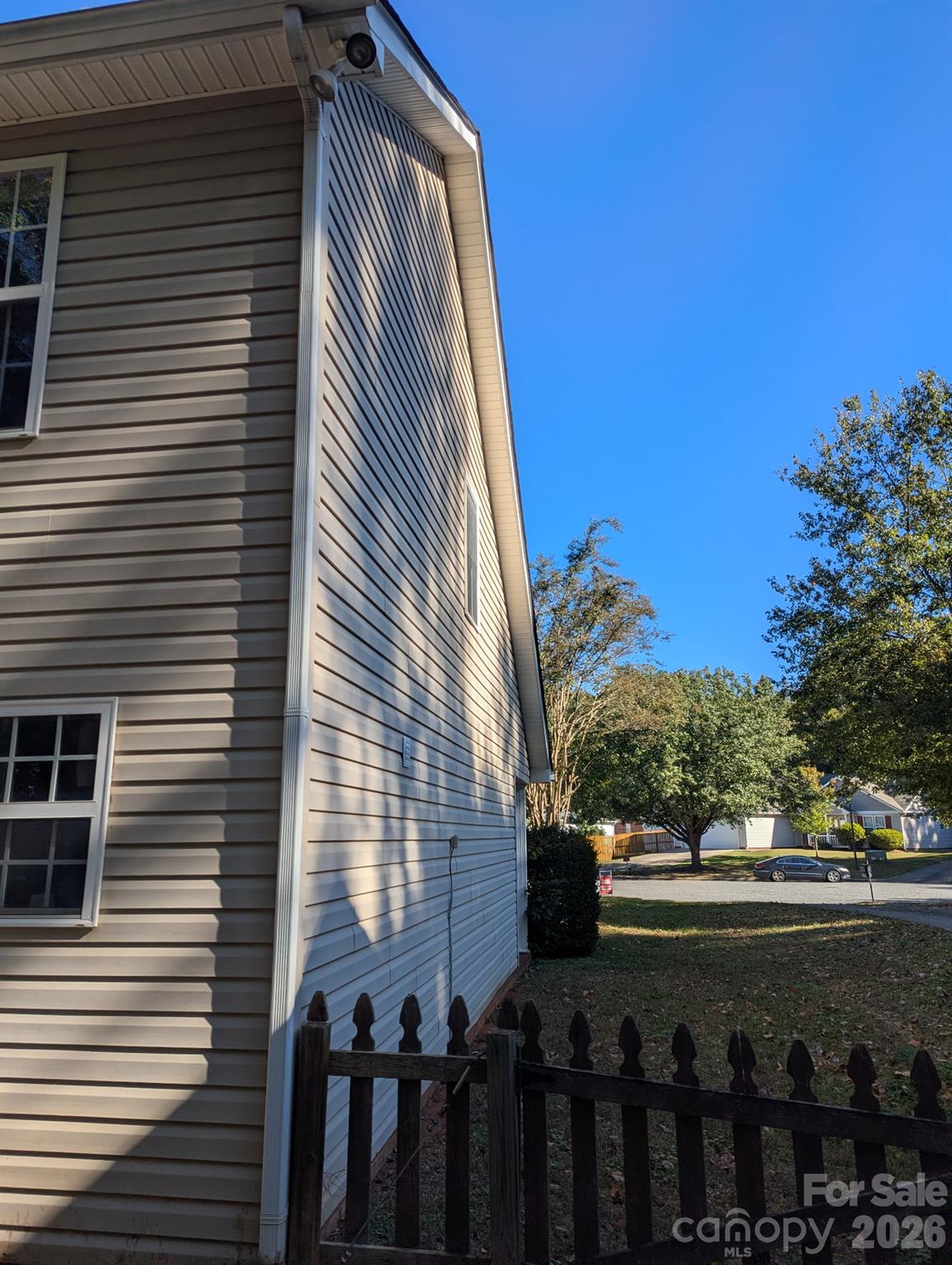 Fenced side yard - 2320 Chantilly Court, Kannapolis