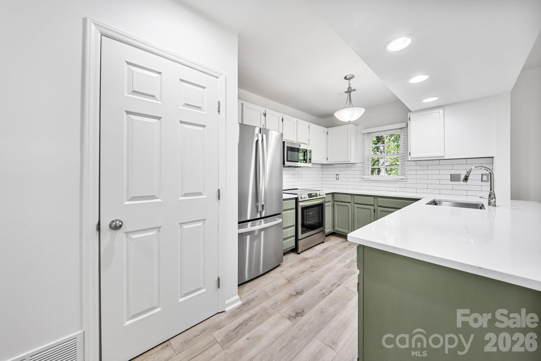 Condominium at 3812 Selwyn Farms Lane, Charlotte, photo 33 of 41