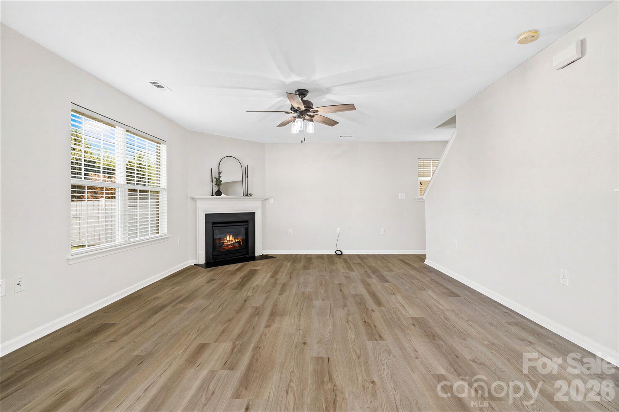 Single Family Residence at 407 Lind Point Lane, Monroe, photo 10 of 48