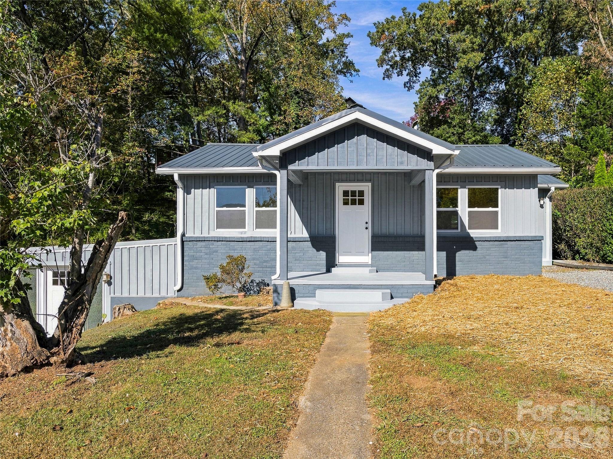 Single Family Residence at 33 Phipps Street, Weaverville, photo 2 of 38