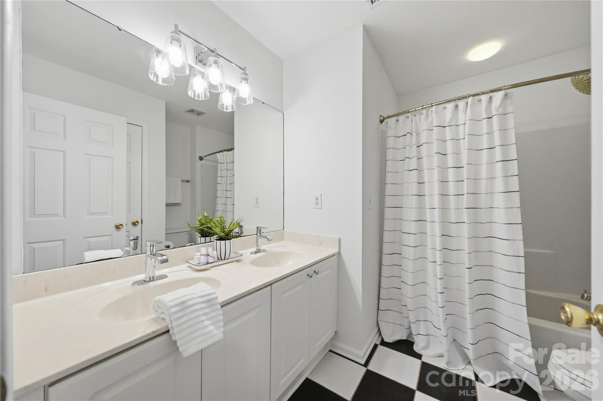 Single Family Residence at 7900 Wilby Hollow Drive, Charlotte, photo 26 of 35