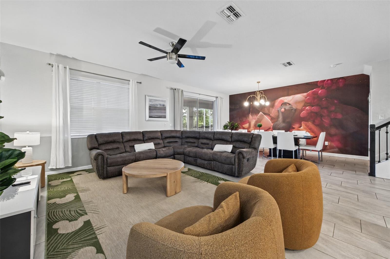 Living area - 1540 MAIDSTONE CT, DAVENPORT