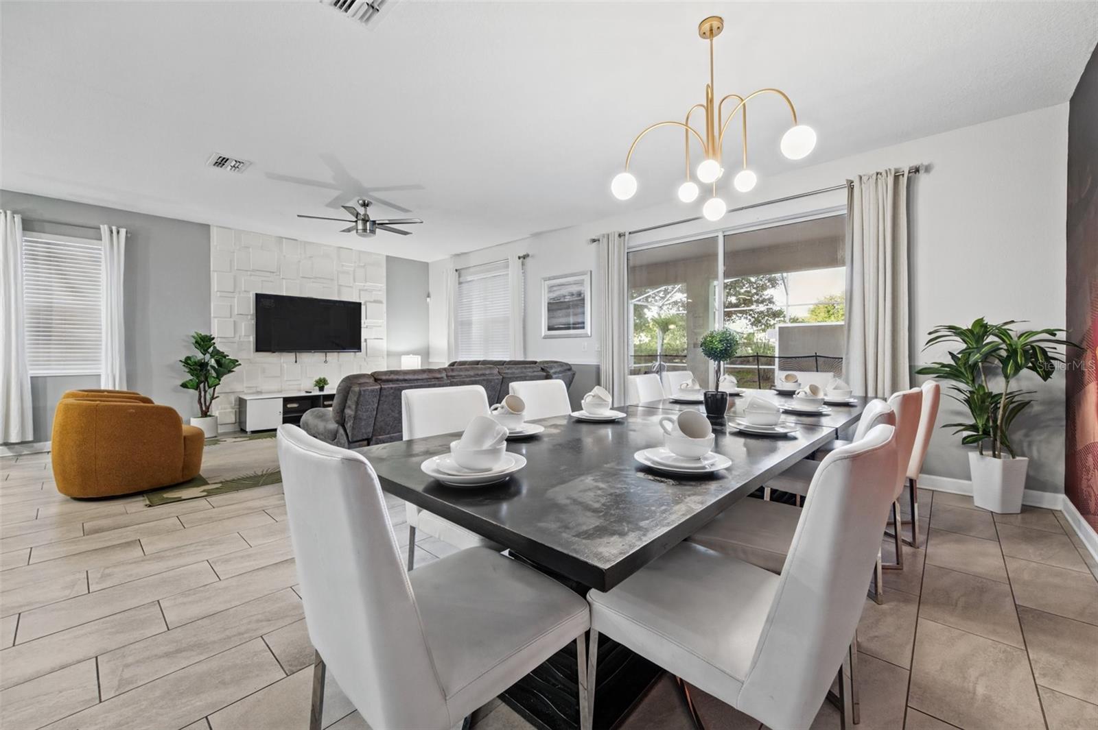 Dining area - 1540 MAIDSTONE CT, DAVENPORT