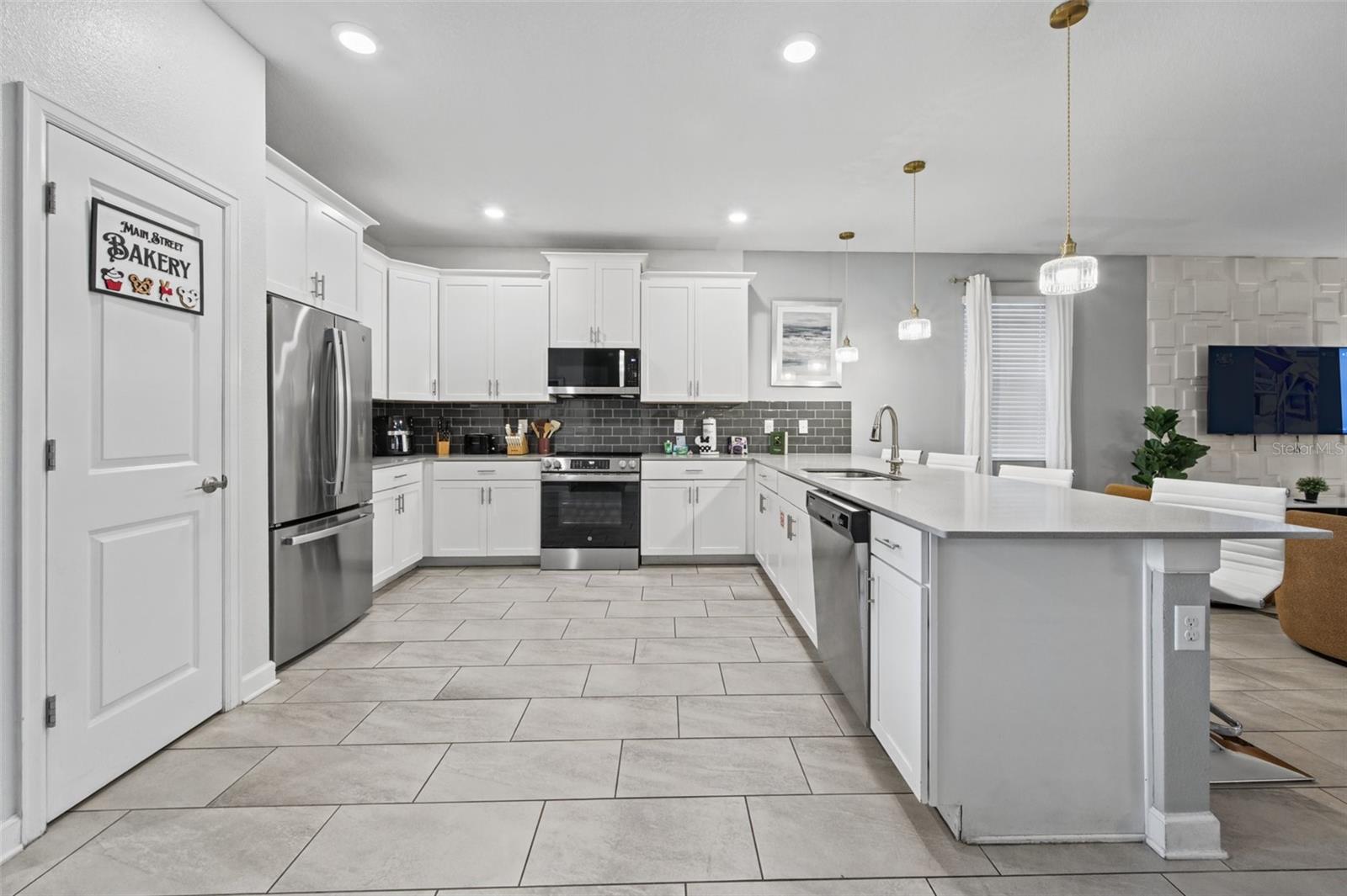 Kitchen - 1540 MAIDSTONE CT, DAVENPORT