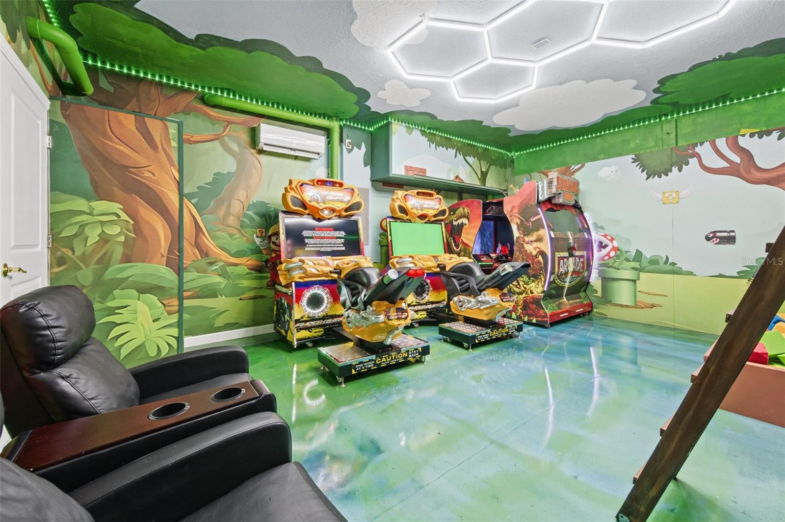 Themed game room (converted garage) - 1540 MAIDSTONE CT, DAVENPORT