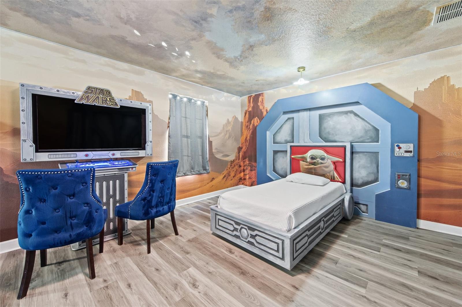 Space-themed bedroom - 1540 MAIDSTONE CT, DAVENPORT