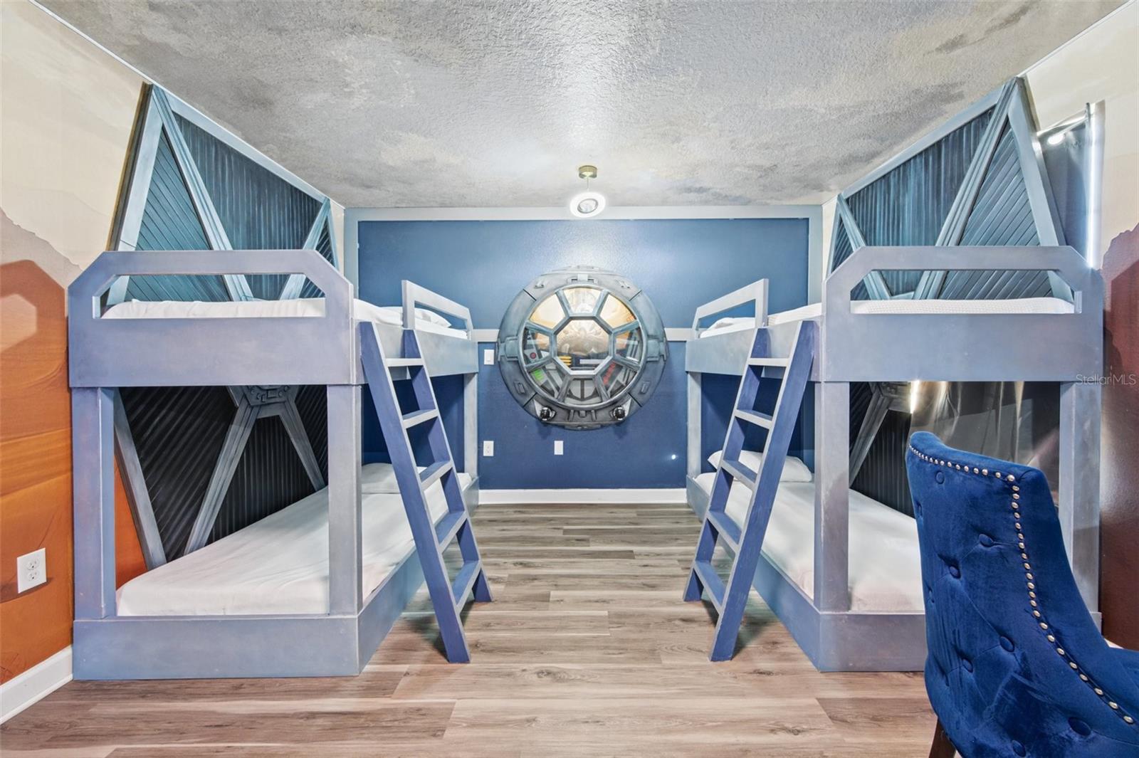 Space-themed bunk beds - 1540 MAIDSTONE CT, DAVENPORT