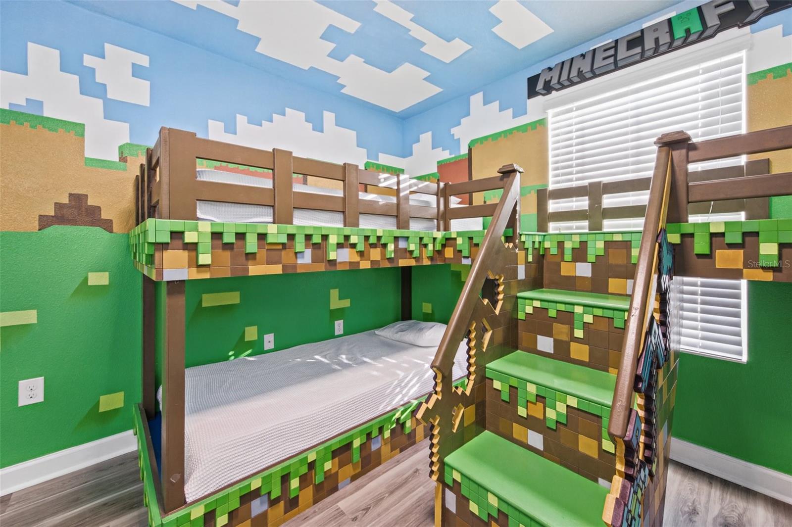 Block-world themed bunk room - 1540 MAIDSTONE CT, DAVENPORT
