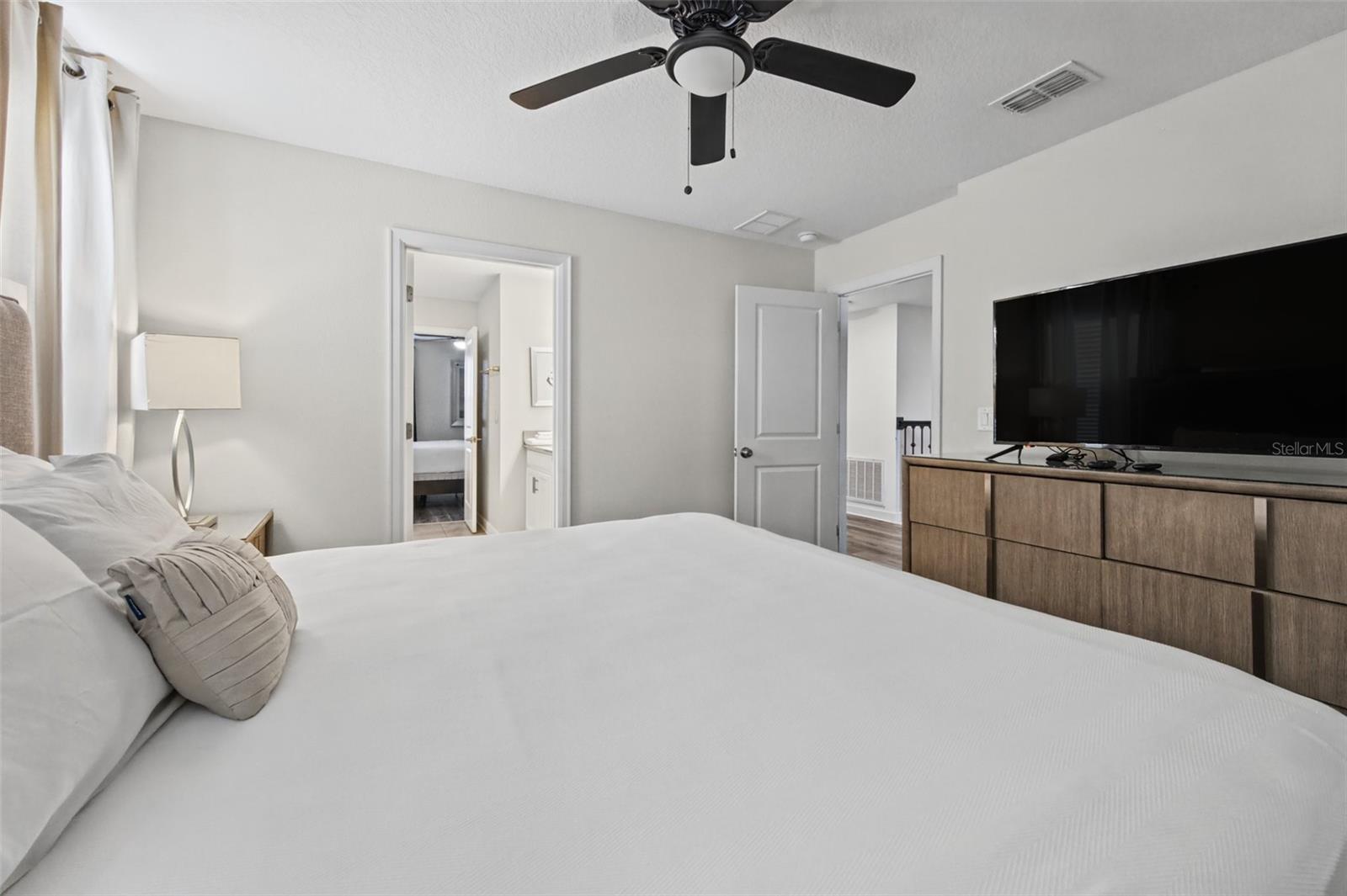 King bedroom - 1540 MAIDSTONE CT, DAVENPORT