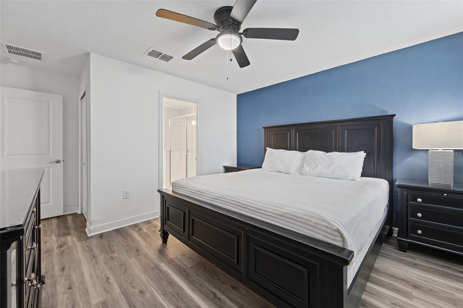 King bedroom - 1540 MAIDSTONE CT, DAVENPORT