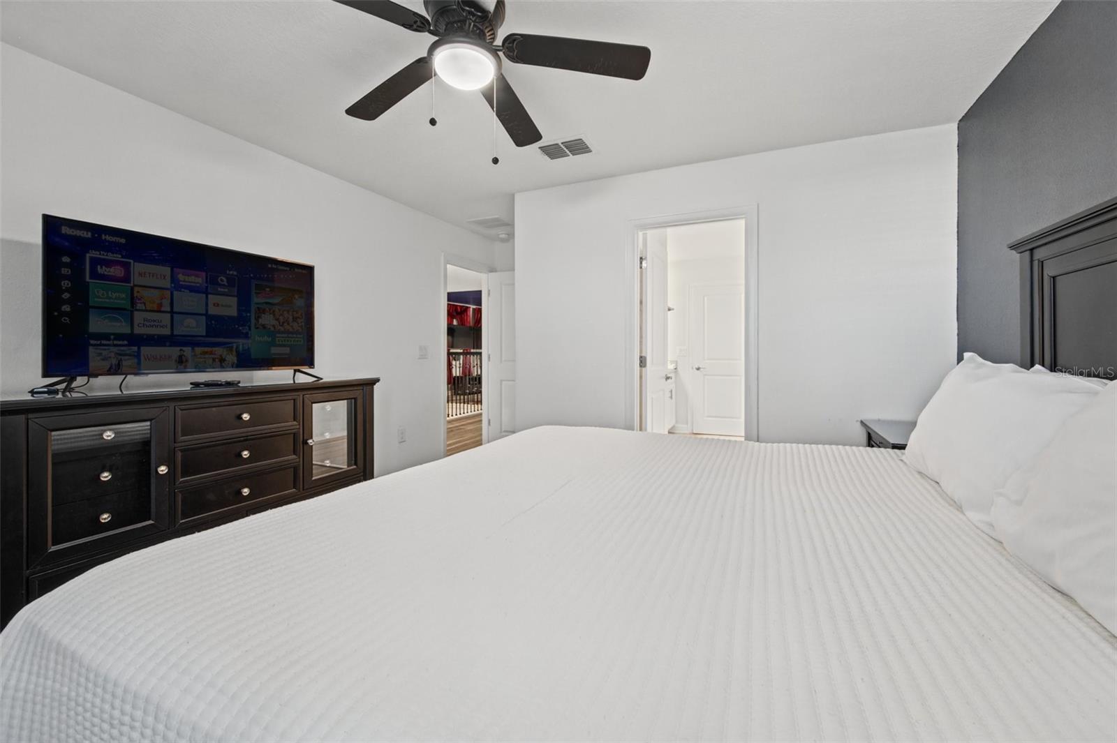 King bedroom - 1540 MAIDSTONE CT, DAVENPORT